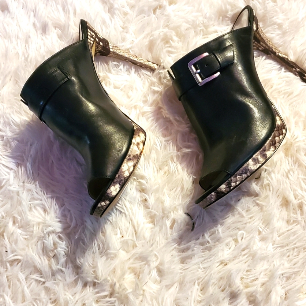 Michael Kors black 4in heels gently worn